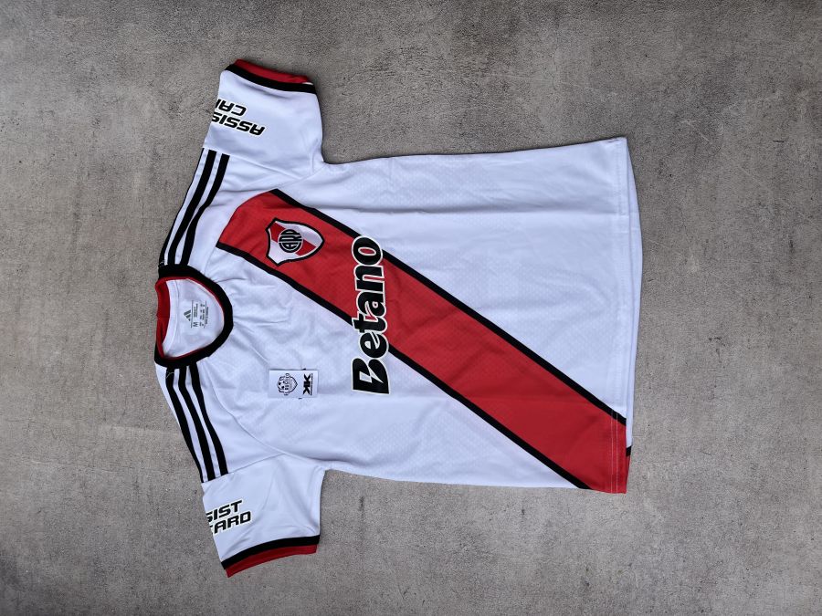 Camiseta de River titular 26/27
